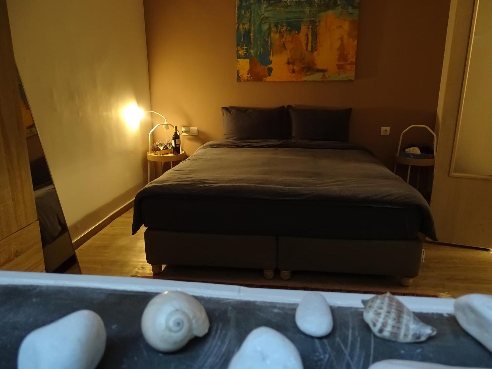 Stylish, Comfortable, Basement Loft-Like Apartment With Amenities Athens Ngoại thất bức ảnh