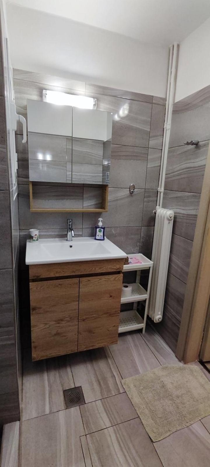 Stylish, Comfortable, Basement Loft-Like Apartment With Amenities Athens Ngoại thất bức ảnh