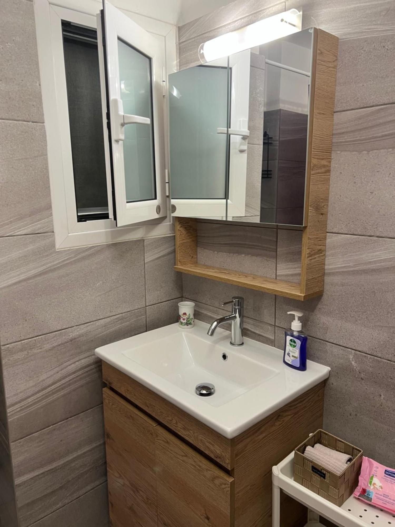 Stylish, Comfortable, Basement Loft-Like Apartment With Amenities Athens Ngoại thất bức ảnh